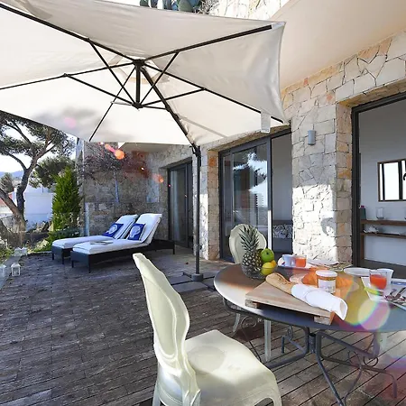 Laetitia Private Pool 아파트 *